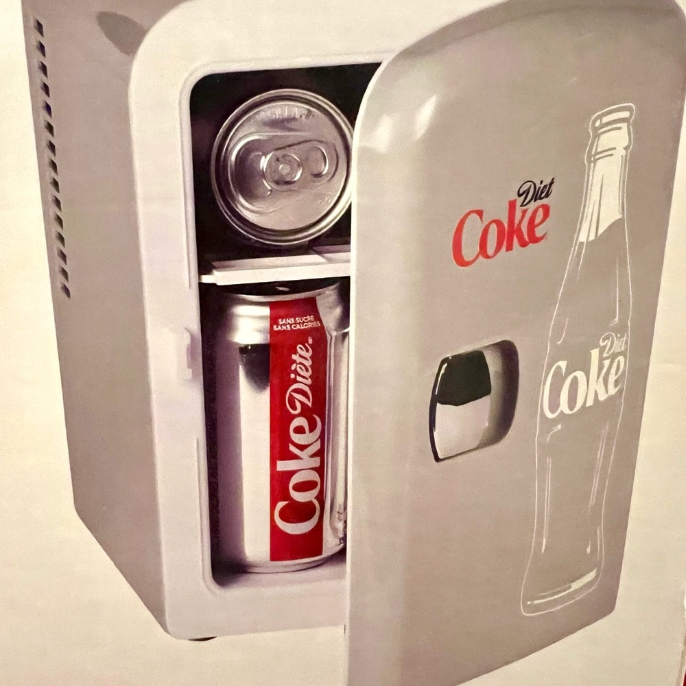 Koolatron Diet Coke Mini Fridge - Picture 6 of 12